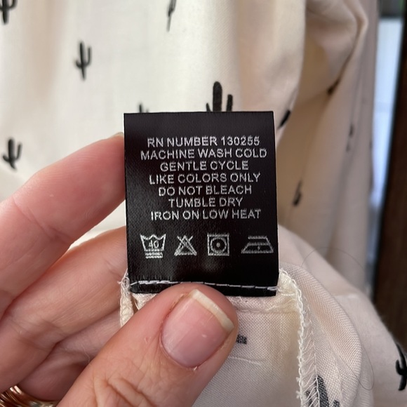 Knot Sisters Cactus Print Blouse Sz XS - Picture 9 of 9